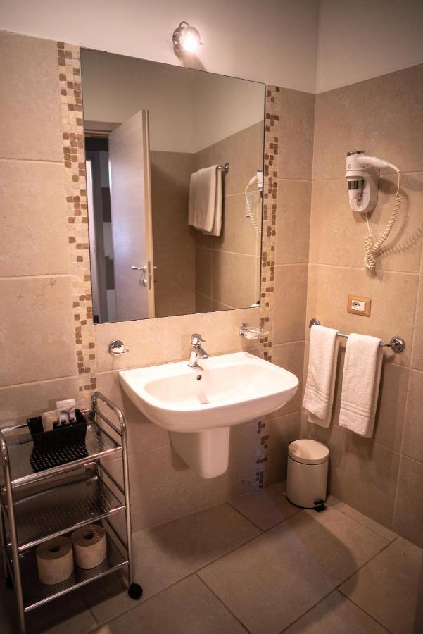 Garni Gianmartin Hotel Лимоне сул Гарда Екстериор снимка